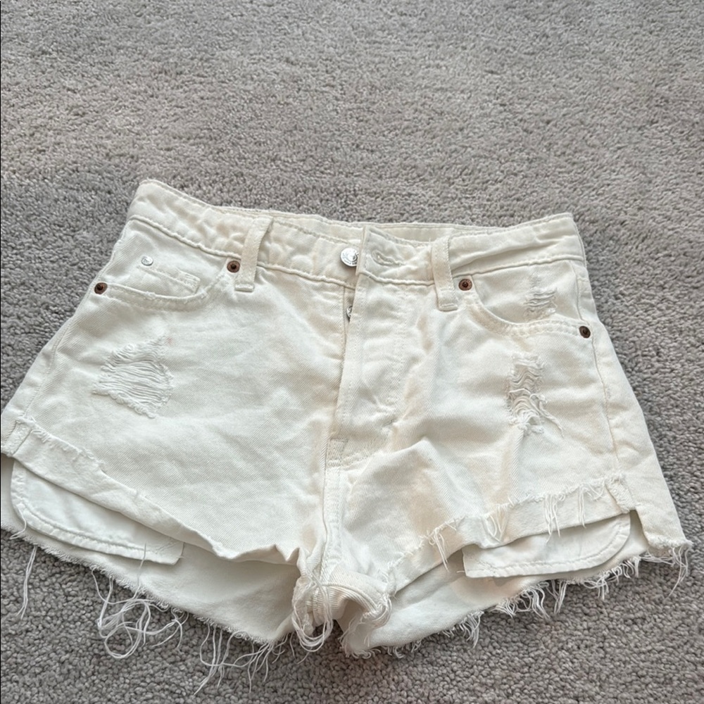 Super cute h&m white denim shorts!!
